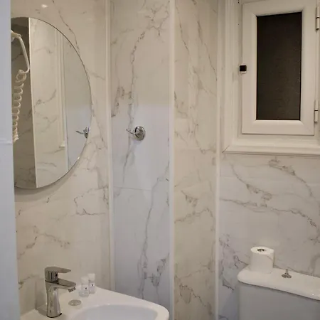 Otel Nafsika Centre 2*